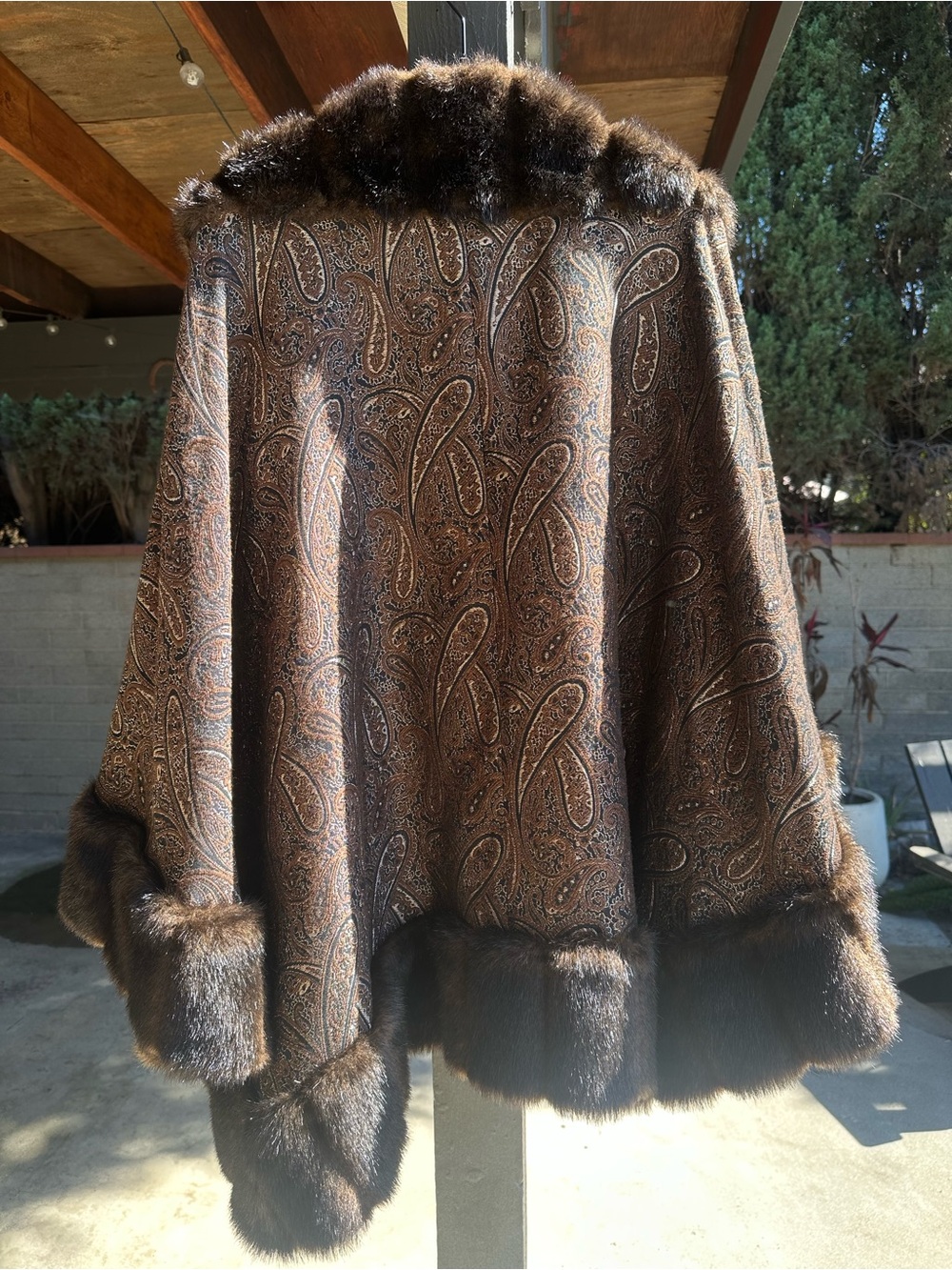 Adrienne Landau Vintage Paisley Faux Fur Trim Cape Coat Petite - Picture 2 of 8